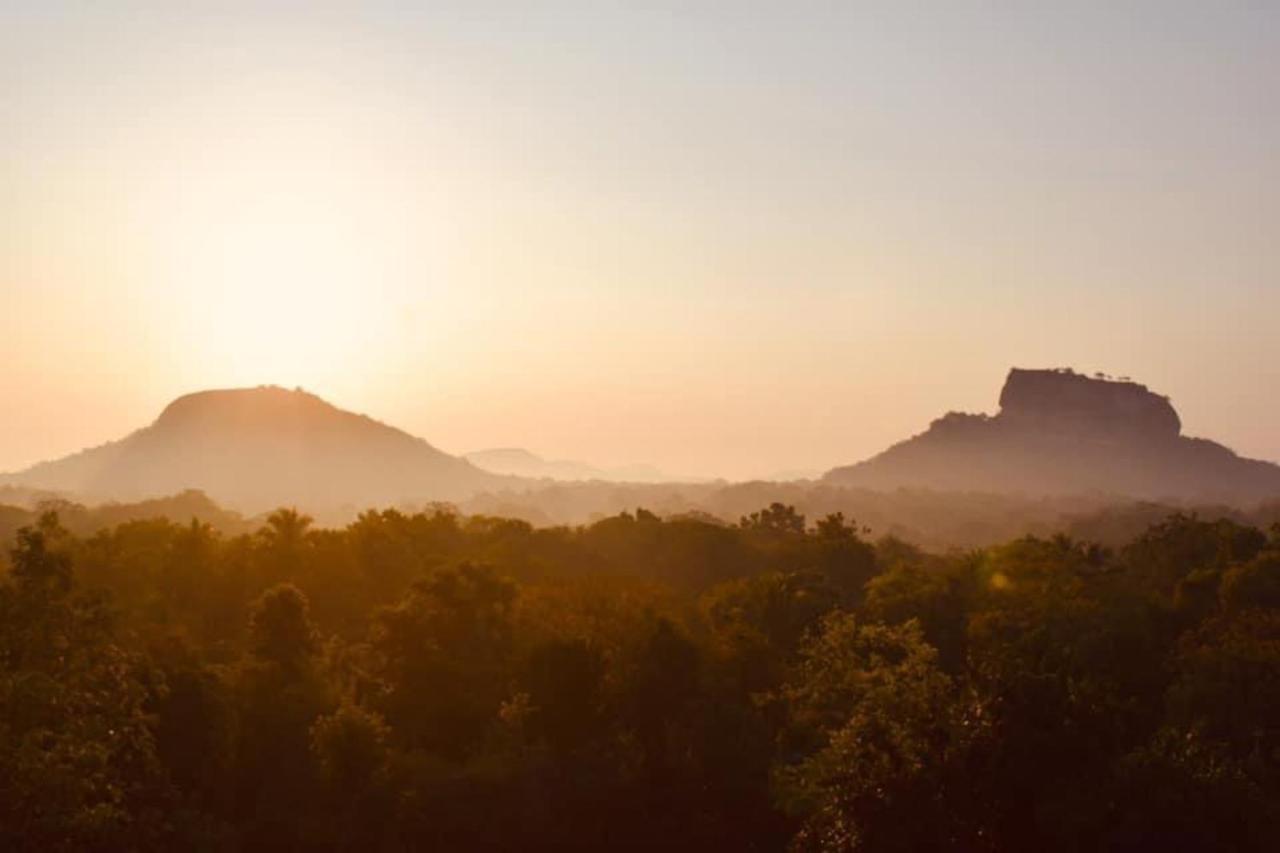 Choona Lodge 'View Of Sigiriya & Pidurangala With Sunrise' Bagian luar foto